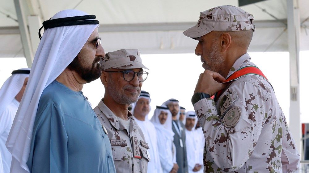 محمد بن راشد يشهد «وقفة ولاء» أضخم عرض اصطفاف لمنتسبي القوات المسلحة