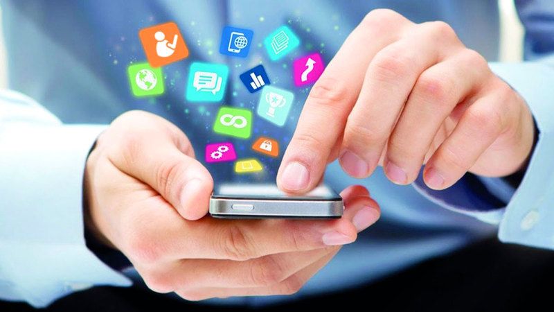 الامارات | بريطانيون شباب يقضون 6 ساعات يومياً على «إنستغرام» و«تيك توك»