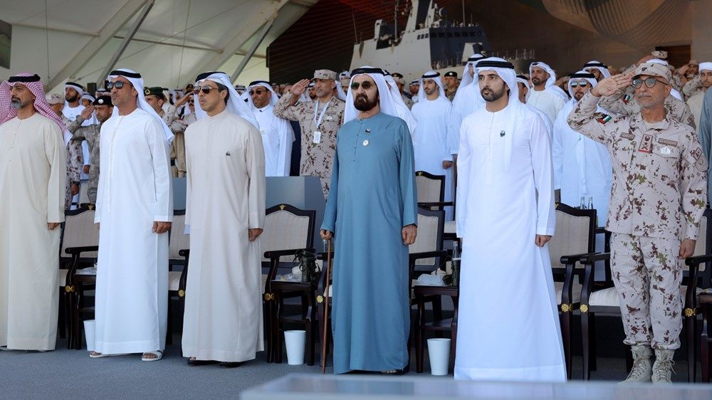 محمد بن راشد يشهد «وقفة ولاء» أضخم عرض اصطفاف لمنتسبي القوات المسلحة