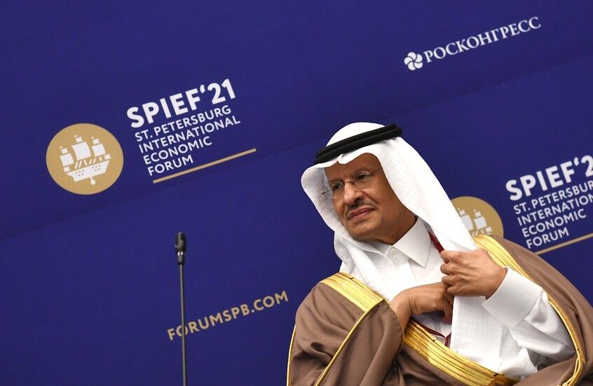 الخليج اليوم .. الأمير عبد العزيز بن سلمان: السعودية الدولة الوحيدة في العالم المستفيدة ماليا من تحول الطاقة