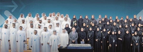 «التمكين الحكومي - أبوظبي» تُكرِّم 400 خريج من منتسبي برنامج «المحرك»