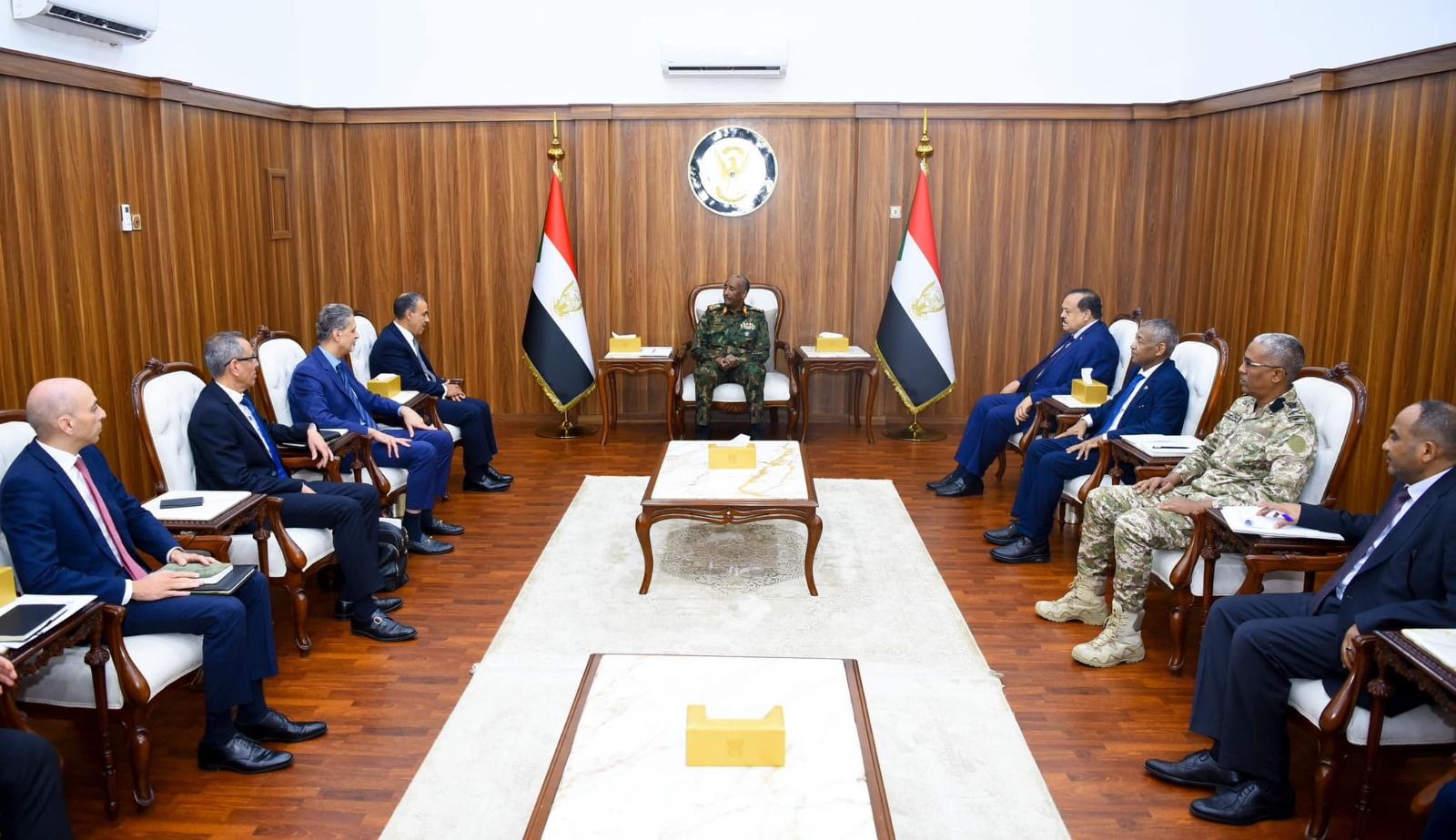 وزير الخارجية ينقل رسالة من الرئيس السيسي إلى رئيس مجلس السيادة السودانى