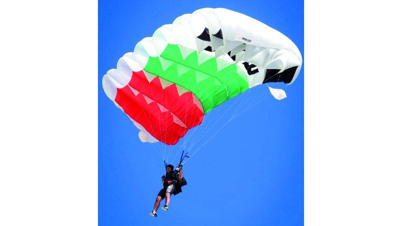 الامارات | التشيك تتصدّر «عالمية دبي للقفز بالمظلات» بفارق سنتيمتر واحد