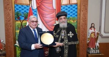 رئيس مجلس الدولة يزور قداسة البابا تواضروس الثانى