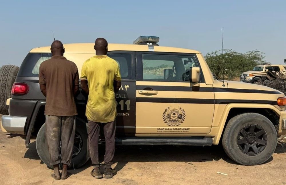 مكة المكرمة.. القبض على مقيمين لتلويث البيئة بحرق مخلفات عشوائية