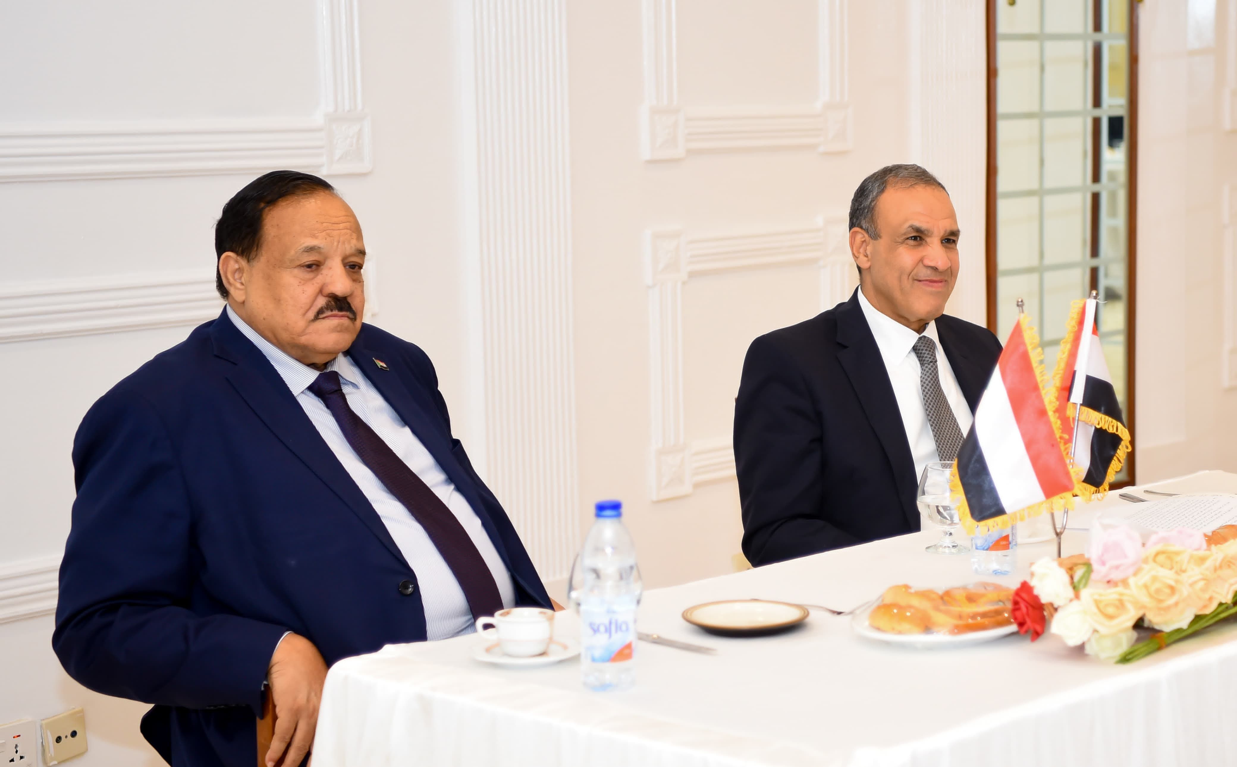 وزير الخارجية يلتقي مجموعة من السياسيين السودانيين وممثلي المجتمع المدني السوداني