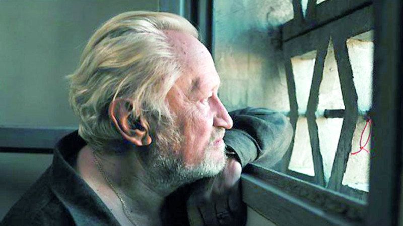 الامارات | وفاة الممثل الفرنسي «العملاق» نيل اريستروب عن 75 عاماً