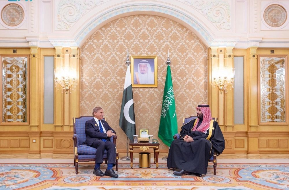 ولي العهد يبحث تطوير علاقات التعاون مع رئيس الوزراء الباكستاني