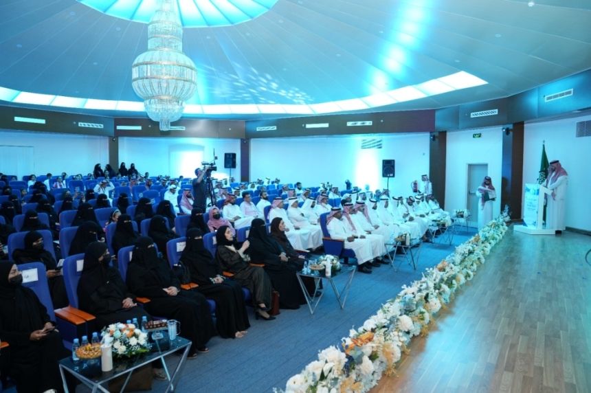 صور.. "‏تعليم جدة" يتوج الطلبة الفائزين في مسابقة "تجربتي المبدعة"