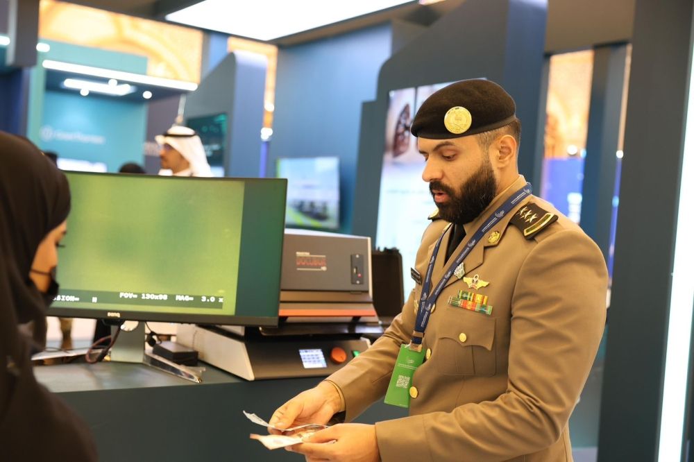 الأمن العام يستعرض تقنيات الذكاء الاصطناعي بمعرض "الزكاة والضريبة"