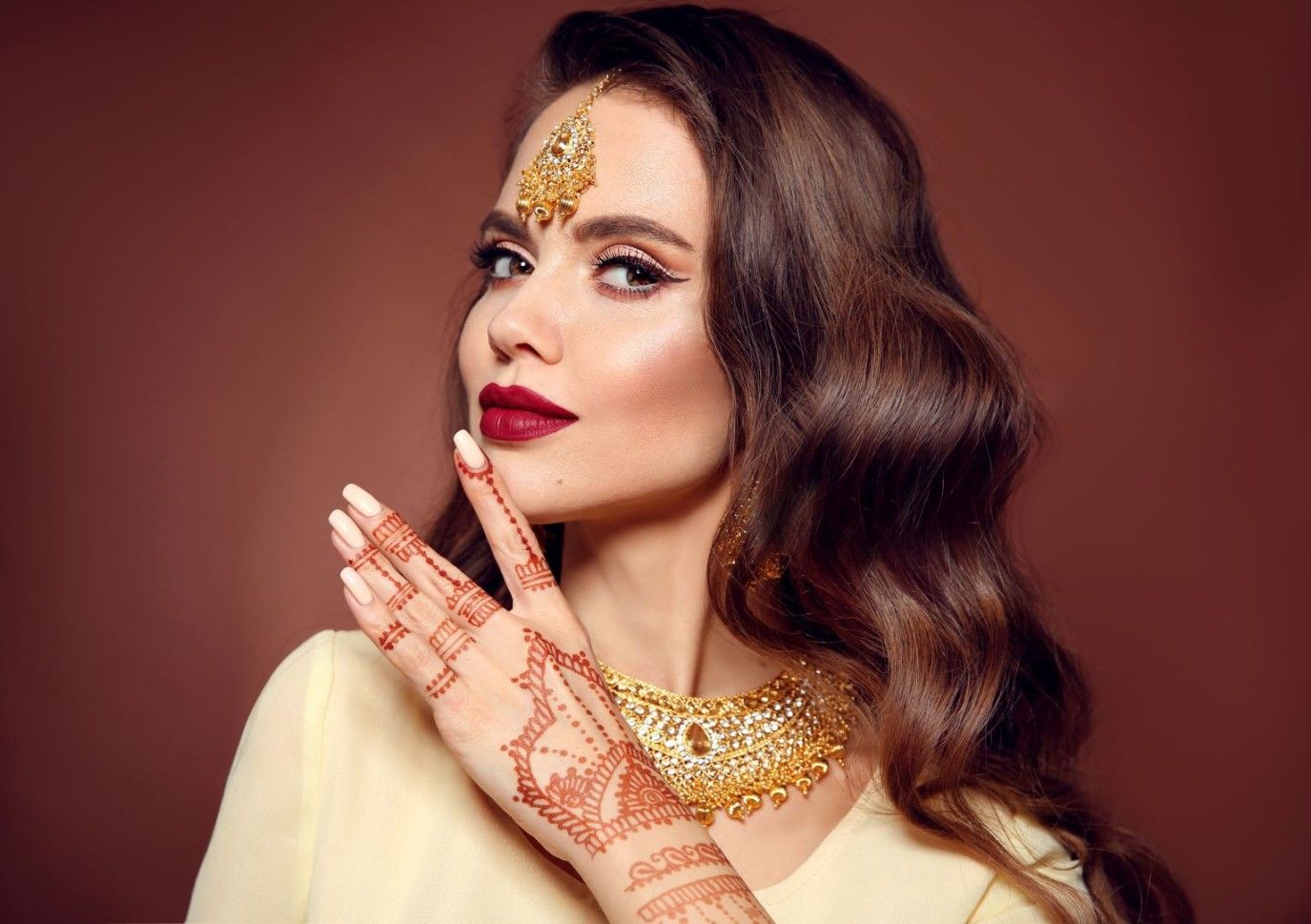 الحناء في السعودية.. استخدامات تجميلية متوارثة تعكس التراث العربي