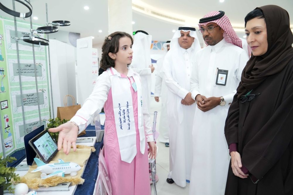 صور.. "‏تعليم جدة" يتوج الطلبة الفائزين في مسابقة "تجربتي المبدعة"