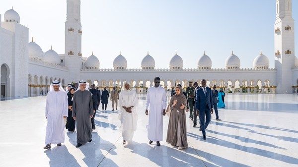 رئيس السنغال يزور جامع الشيخ زايد الكبير في أبوظبي