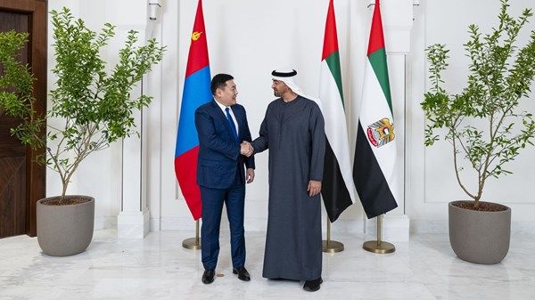 رئيس الدولة يبحث مع رئيس وزراء منغوليا سبل تعزيز العلاقات الثنائية