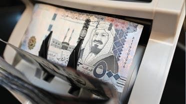 الخليج اليوم .. إيقاف مواطن سعودي بتهمة الاحتيال والاستيلاء على أموال بلغت قيمتها 69 مليون ريال