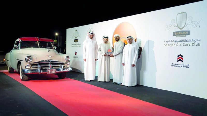 الامارات | قصة مصوّرة .. 110 سيارات قديمة تحتفي بعيد الاتحاد الـ 53