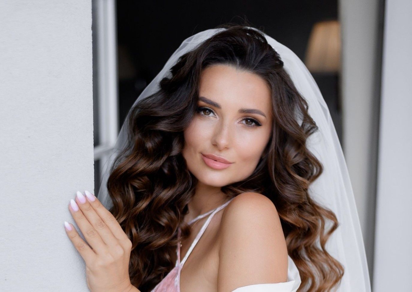 روتين العناية بشعر العروس: استعيدي لمعان وحيوية خصلاتك قبل الزفاف