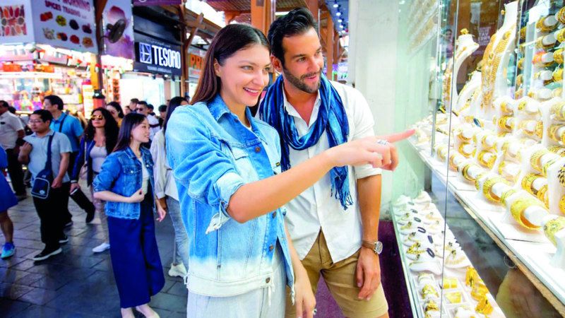 الامارات | «دبي للتسوق» يتوِّج المتسوقين بالذهب