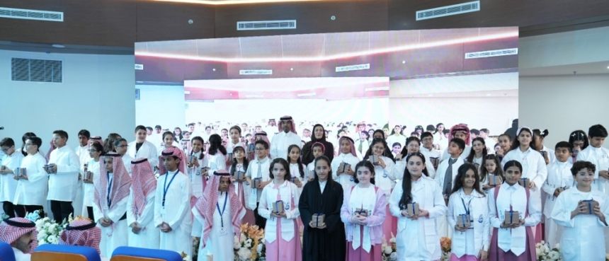 صور.. "‏تعليم جدة" يتوج الطلبة الفائزين في مسابقة "تجربتي المبدعة"