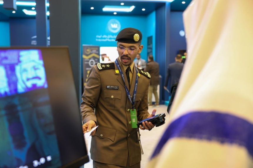"الأمن العام" يشارك بمعرض مؤتمر "الزكاة والضريبة" بالرياض