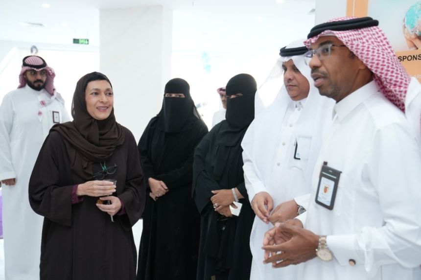 صور.. "‏تعليم جدة" يتوج الطلبة الفائزين في مسابقة "تجربتي المبدعة"