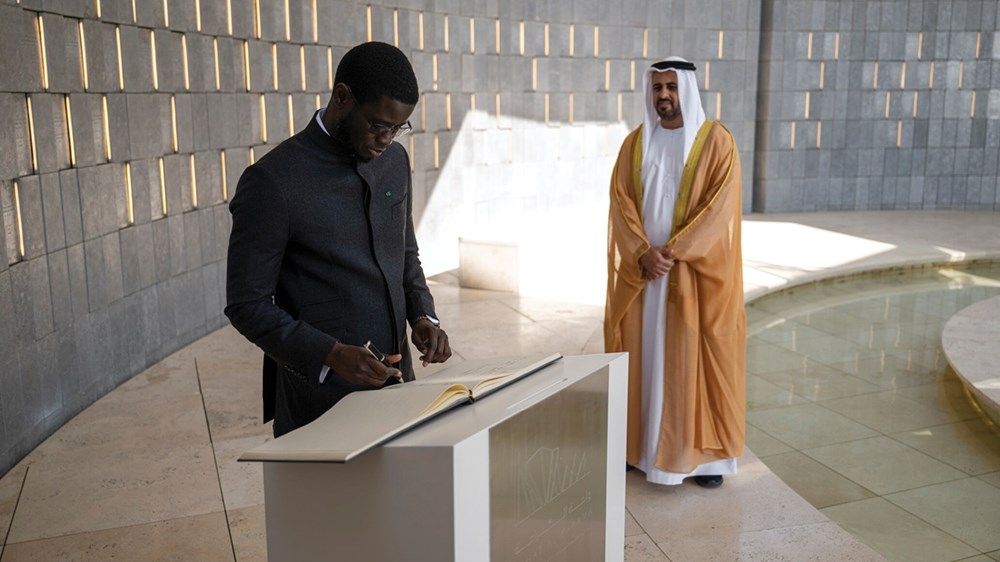 ذياب بن محمد بن زايد يستقبل رئيس جمهورية السنغال في واحة الكرامة