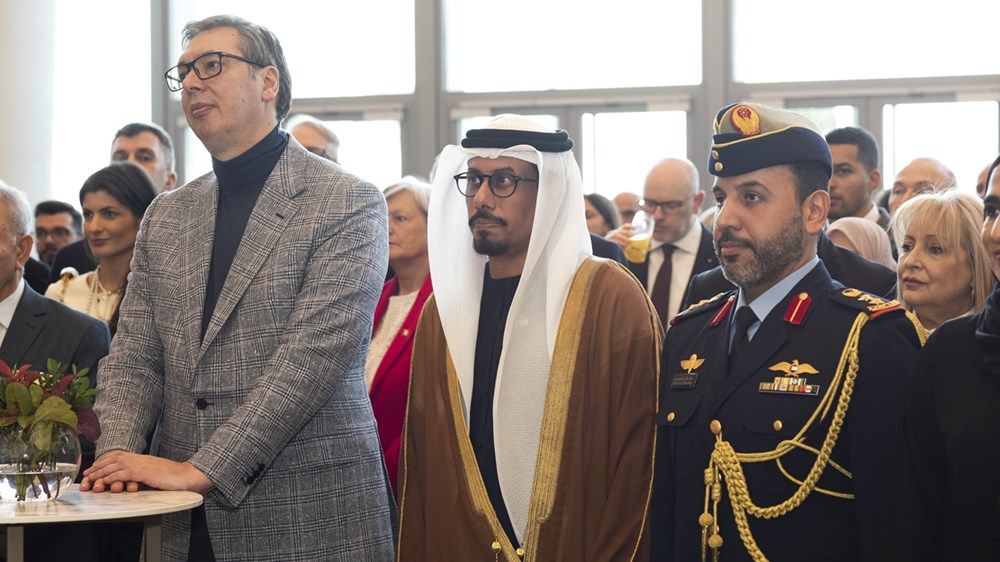 صورة رئيس الدولة تزين أعلى برج في بلغراد بمناسبة عيد الاتحاد الـ53