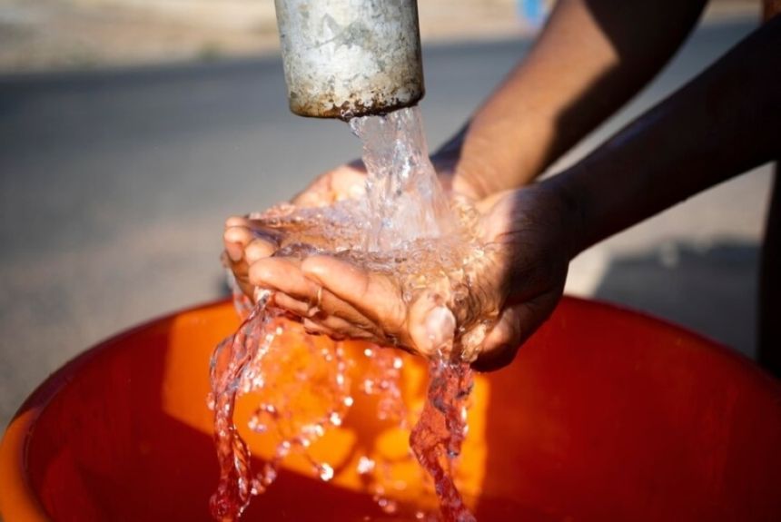 حظر استخدام مصادر المياه السطحية.. والكميات محددة بالرخصة
