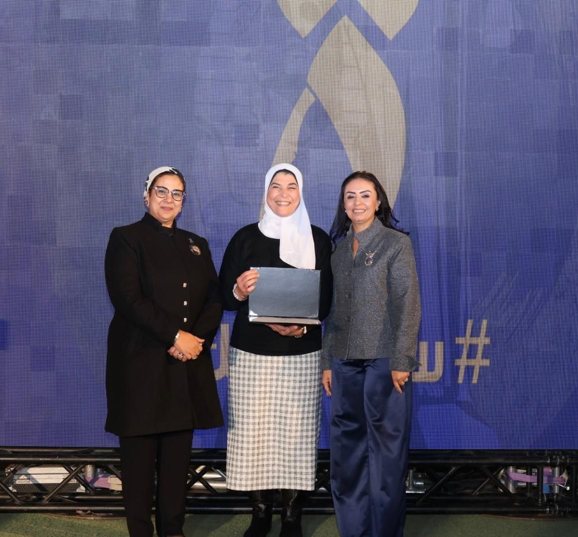 القومى للمرأة يكرم وزيرة التضامن الاجتماعى لدورها الرائد والأعضاء السابقين