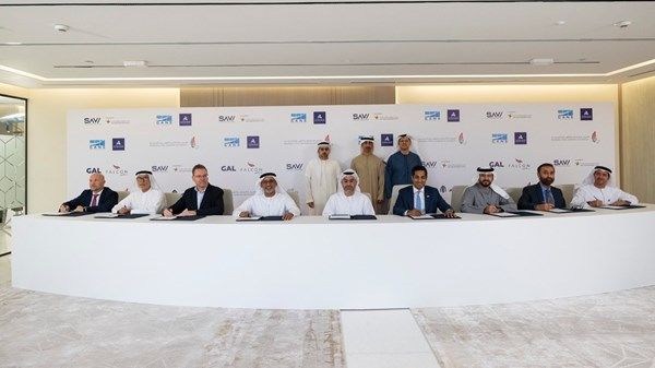 حمدان بن محمد بن زايد يشهد توقيع اتفاقية تعاون لإطلاق أول رحلة تجارية للتاكسي الطائر في أبوظبي