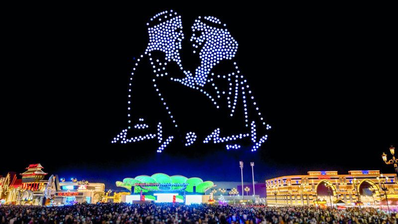 الامارات | 600 طائرة «درون» في القرية العالمية  تخلّد ذكرى الآباء المؤسسين لدولة الإمارات