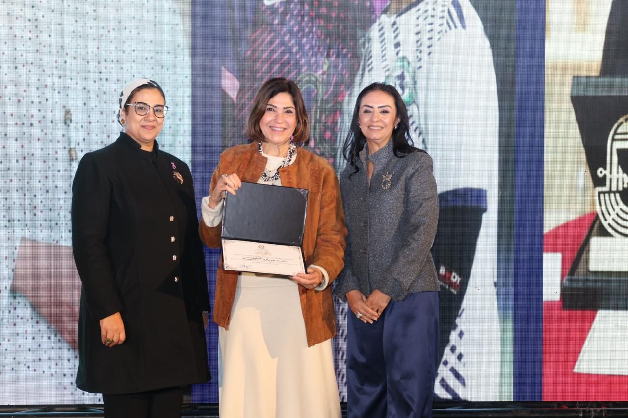 القومى للمرأة يكرم وزيرة التضامن الاجتماعى لدورها الرائد والأعضاء السابقين