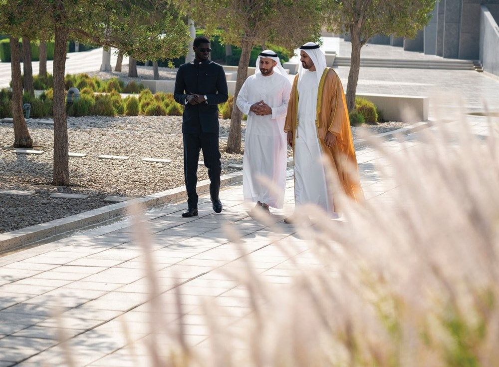 ذياب بن محمد بن زايد يستقبل رئيس جمهورية السنغال في واحة الكرامة