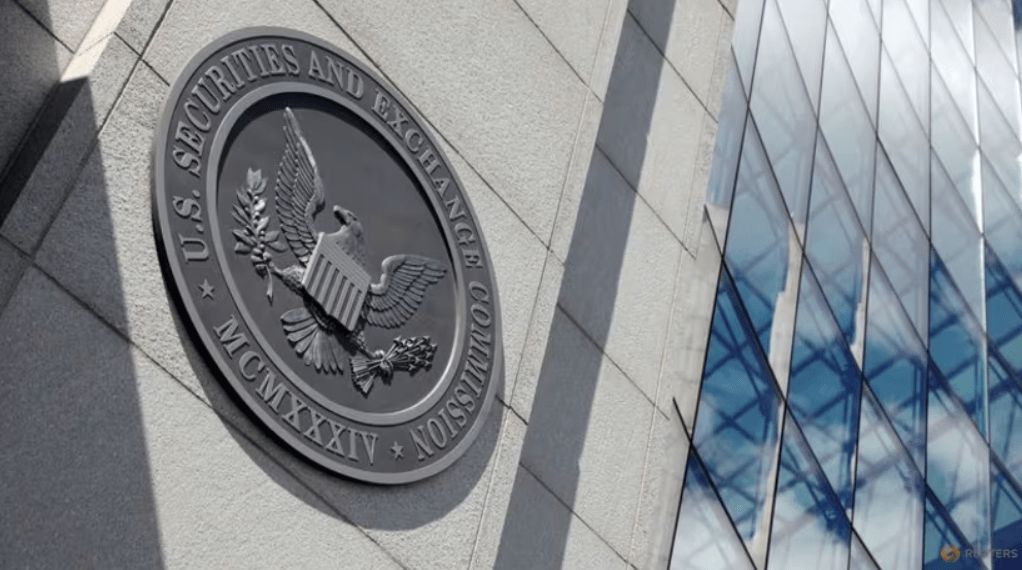 هيئة SEC الأمريكية ترفض طلبات ETF سولانا وتوقف الموافقات على صناديق ETF الكريبتو الجديدة