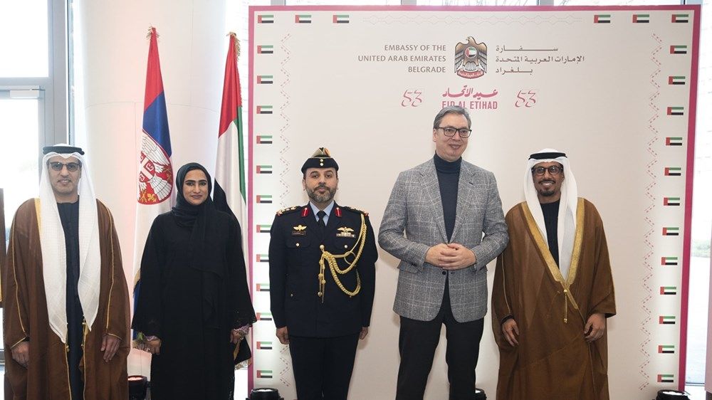 صورة رئيس الدولة تزين أعلى برج في بلغراد بمناسبة عيد الاتحاد الـ53