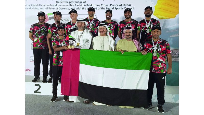 الامارات | 8 ميداليات إماراتية في «عالمية دبي للقفز بالمظلات»
