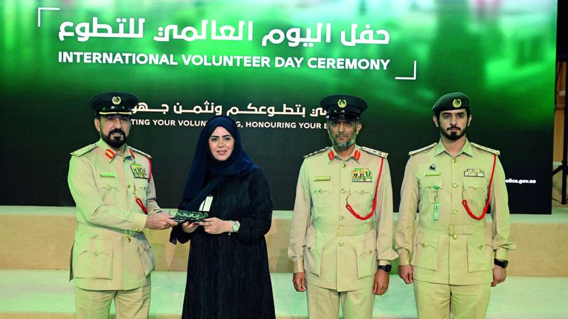 الامارات | شرطة دبي تكرّم «قادة التطوع» من الموظفين وأفراد المجتمع