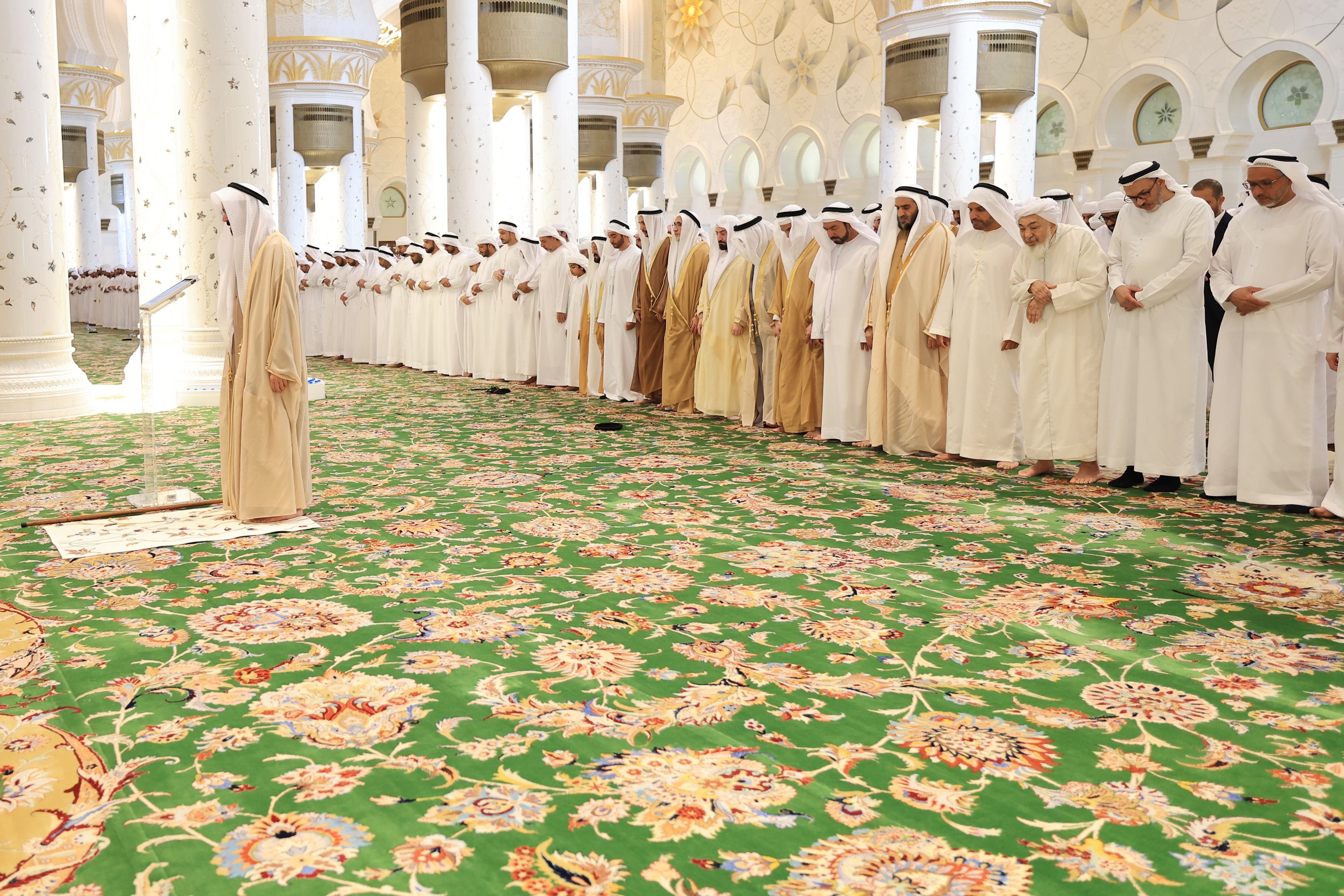 الامارات | أداء صلاة الاستسقاء في جميع مساجد الدولة