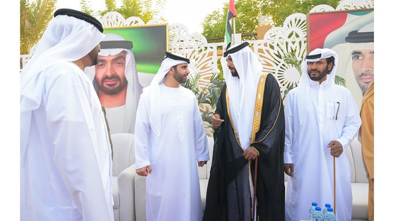 الامارات | منصور بن محمد يحضر أفراح الكتبي