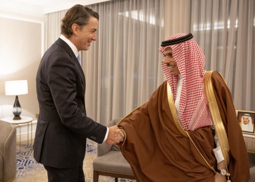 وزير الخارجية يناقش التطورات الراهنة مع المبعوث الأمريكي إلى لبنان