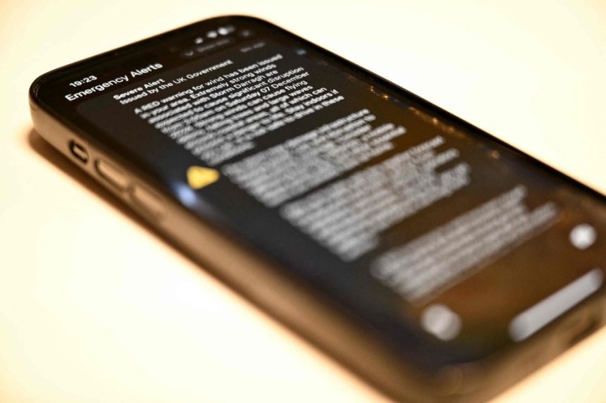 صور| العاصفة دارا تضرب بريطانيا.. وتحذير طارئ على هواتف 3 ملايين شخص