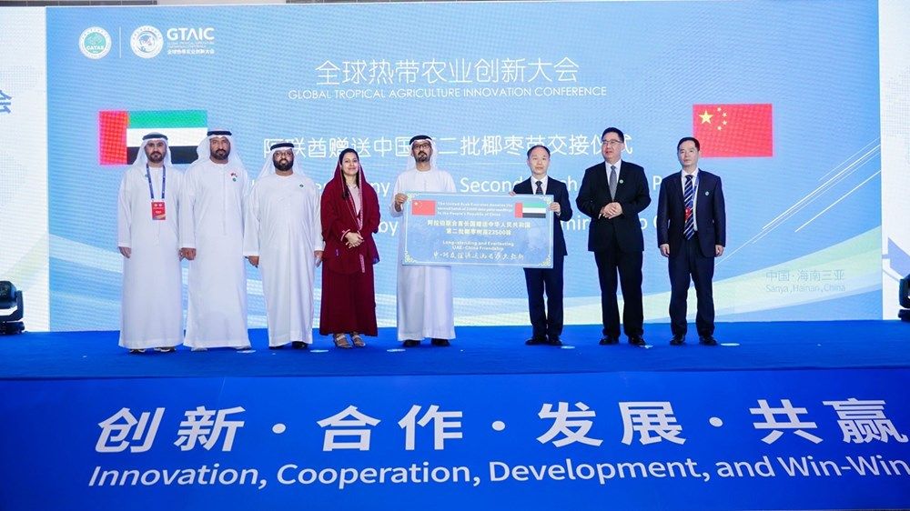 تسليم الدفعة الثانية من هدية رئيس الدولة للصين المكونة من 100 ألف شتلة نخيل