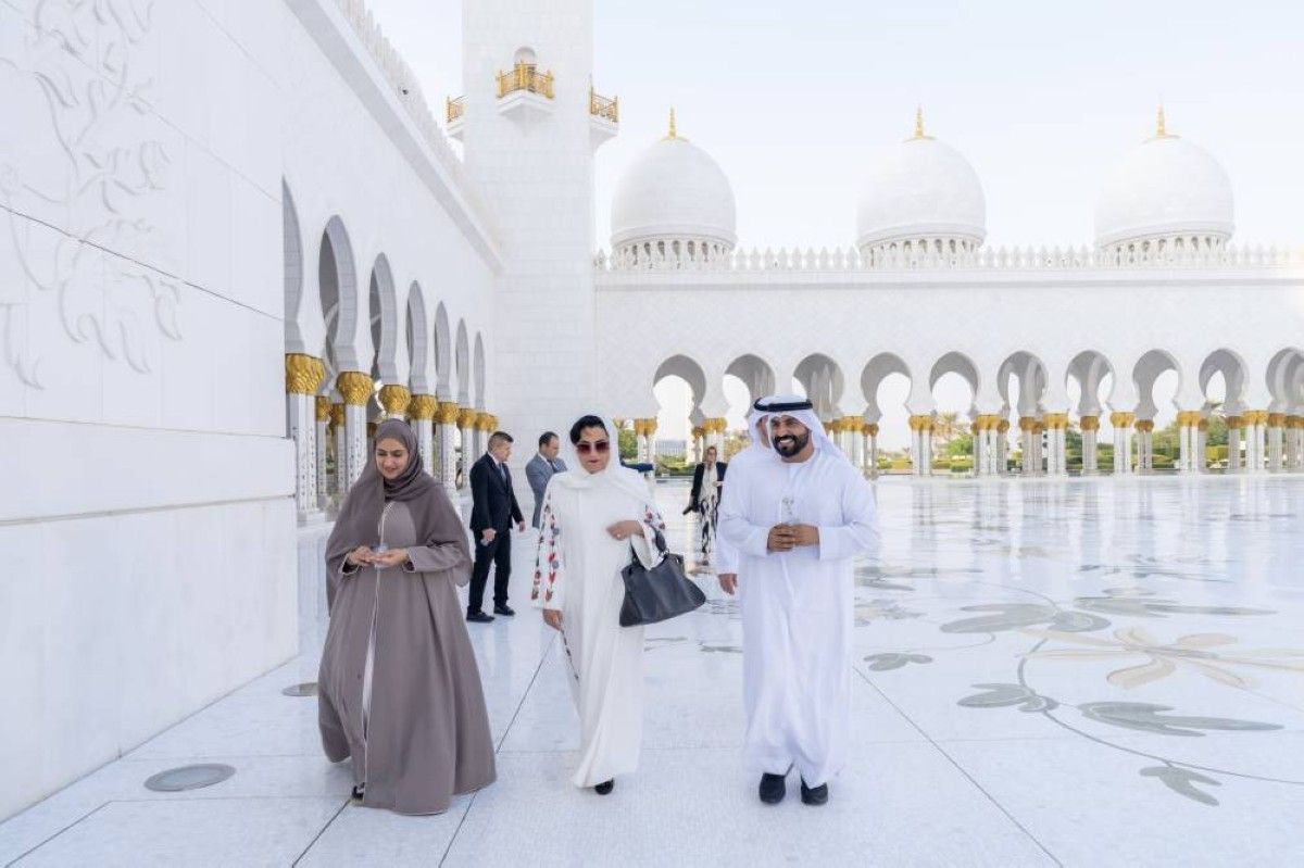 الخليج اليوم .. وزيرة خارجية الإكوادور تزور جامع الشيخ زايد الكبير