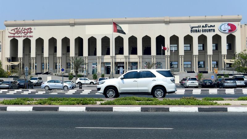 الامارات | أم تقاضي ابنتها بسبب سُلفة 100 ألف درهم