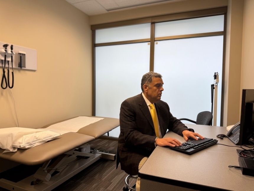 أول سعودي يرأس لجنة التخصص للطب المهني في كندا: برنامج الطب المهني يفتح آفاقًا للأطباء السعوديين