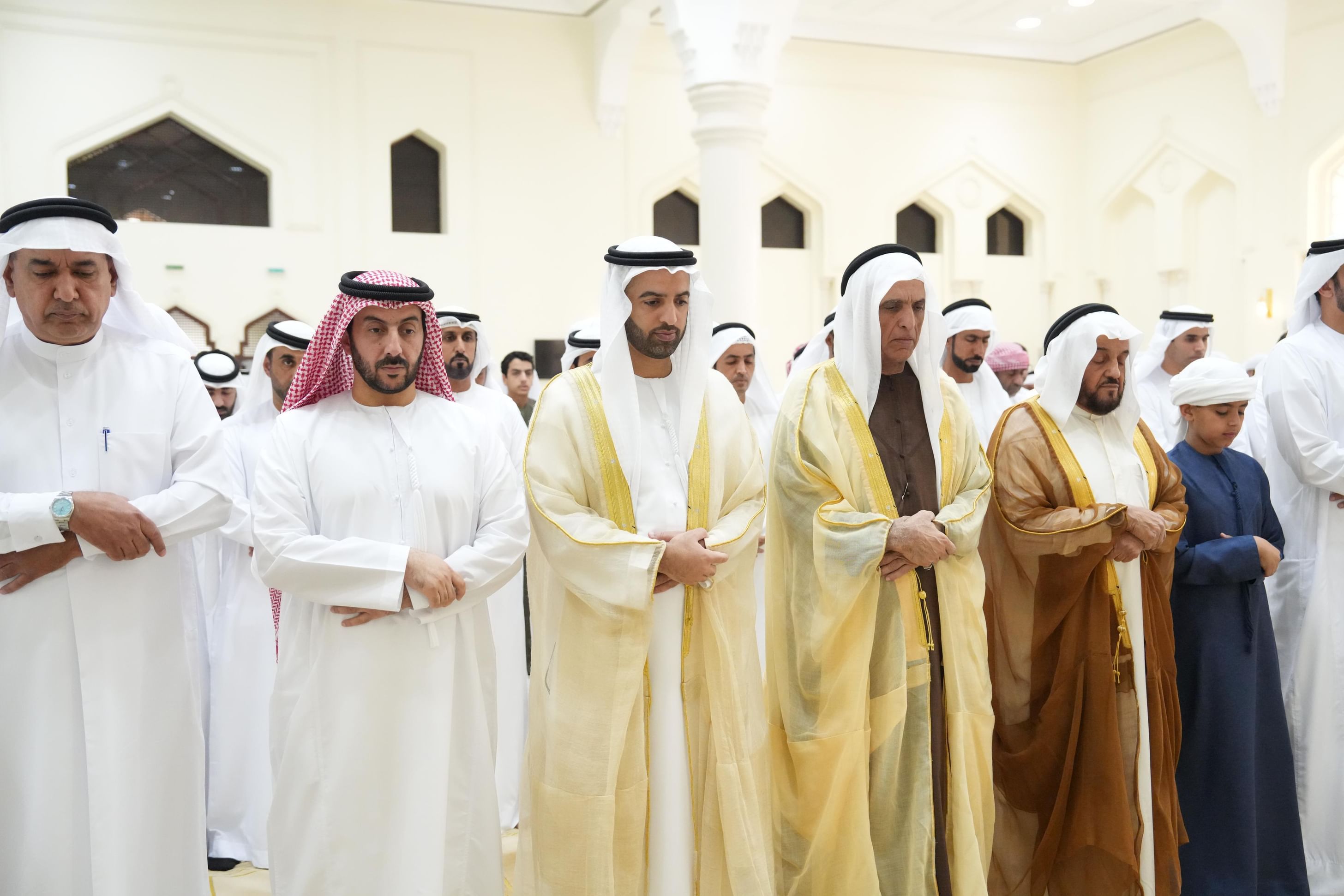 الامارات | سعود بن صقر يؤدي صلاة الاستسقاء