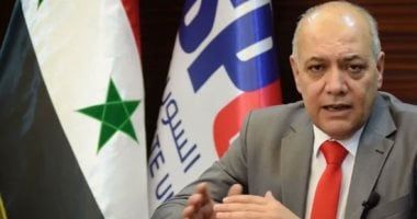 رئيس الحكومة السورية غازى الجلالى يتوجه إلى مكتبه فى رئاسة مجلس الوزراء