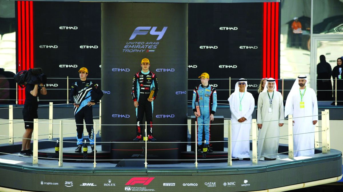 الامارات | لاندو نوريس يُحلّق بسيارة «ماكلارين».. وينطلق أولاً في «مرسى ياس»