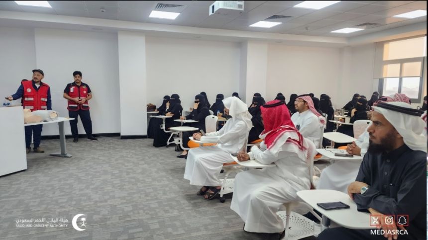 الهلال الأحمر: استهداف 30 ألف معلم في برنامج "المسعف المدرسي"