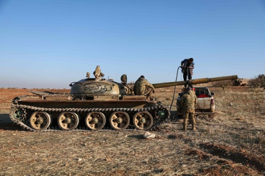 قنوات تلفزيونية: فوضى في دمشق بعد انسحاب الجيش السوري وسيطرة الفصائل